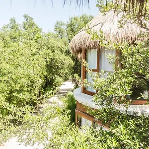 Mamasan Treehouses & **** Tulum